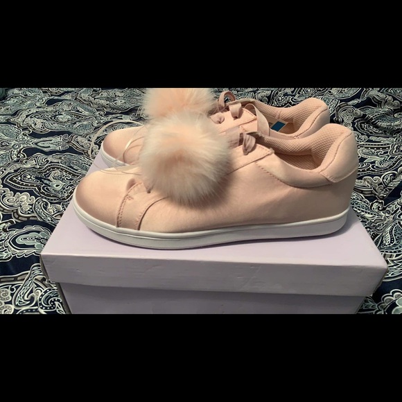 Brand new pink madden girl sneakers - Picture 2 of 2